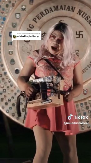 Local Version of Thailand Song 'Wik Wik Wik' - Hilarious Response!