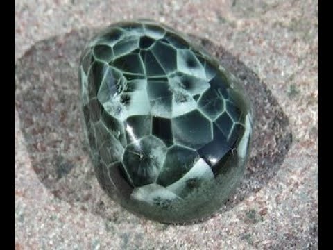Extracting greenstones from mined basalt - Isle Royale Greenstone - Harvesting and pounding out