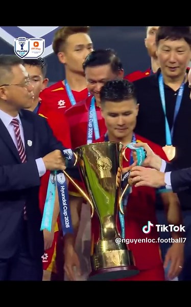 Trao cúp ASEAN Cup 2026 — Nhầm lẫn như trao World Cup