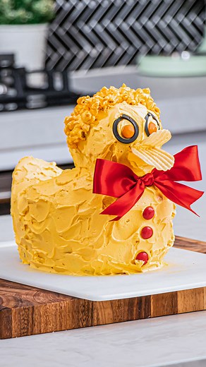 Ok, we're oficialy Bluey fans in this house! Who else loves the ducky cake from Bluey? Google 'Scran Line Duck Cake' for the recipe including step by step photos of how to carve this cake! #womensweekly @officialblueytv @womensweeklyfood | The Scran Line