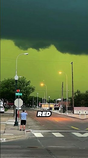 Why the Sky Turns Green Before Big Storms?