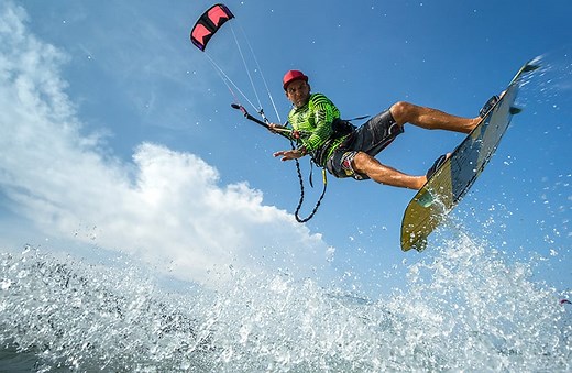 How to Kite Surf: Complete Beginner's Guide to Get You Started
