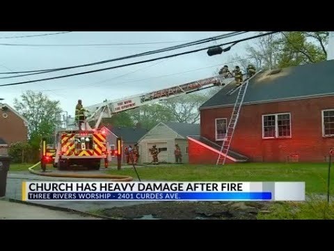 Crews respond to church fire in Fort Wayne neighborhood