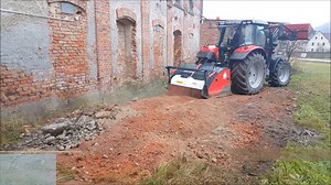 Der PTH ECO Crusher kann auch als Bauschutt-Brecher zum Zerkleinern von Bauschutt im weitesten Sinne verwendet werden. Die zu zerkleinernden Materialien sind in der Regel Beton (bis zu einer Druckfestigkeit von 150 N/mm2, Ziegel- und Verbundmaterialien, natürliche Kalk-, Sandsteine, etc., sowie Asphalt, Gasbeton und Gips. Der PTH ECO Crusher von PTH Products Maschinenbau arbeitet nach dem Prinzip einer mobilen Prallmühle. Qualität Made in Austria! Vorführungen werden auf Wunsch gerne organisiert