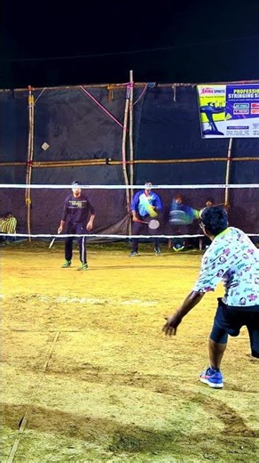 #outdoorbadminton #badmintonhighlights #badmintonlovers #badmintonindonesia #trickshots #shorts #bwf