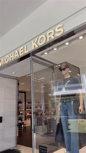 Harbour Town Gold Coast 🌴 on Instagram: "60% OFF STOREWIDE at Michael Kors! 😍 That’s right, Michael Kors Black Friday offer has officially started early! T&C's apply. Stock and styles may vary between Harbour Town Gold Coast & Adelaide"