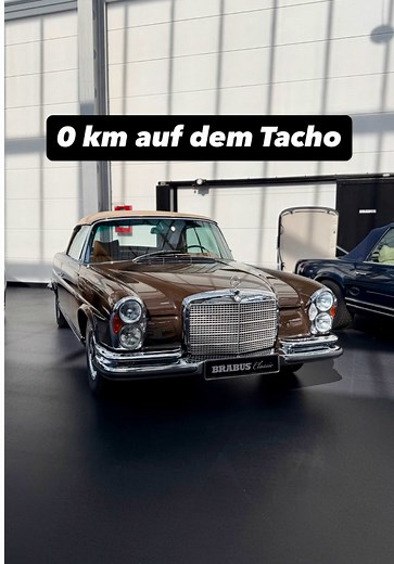 Anzeige | 0 km? In einem alten Mercedes? 🤯 ⠀ Das ist kein Museumsstück, sondern eine Brabus 6-Sterne-Restauration vom Mercedes 280 SE 3.5. Jede Schraube in diesem Oldtimer ist neu, jeder Lederstich perfekt – dieser 280 SE 3.5 ist buchstäblich besser als damals bei der Auslieferung. Würdet ihr diesen V8-Klassiker fahren oder nur in die Vitrine stellen? 👇 ⠀ ~~~~~ ⠀ Rechtlicher Hinweis: Klassiker-Status. Die WLTP-Angaben entfallen, da es sich um einen restaurierten Gebrauchtwagen handelt. ⠀ #Auto