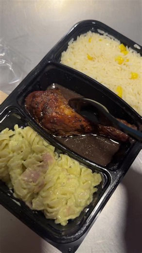 Solo $4,5 en Lapolla: almuerzo pollo al jugo con ensalada fría