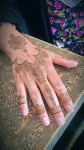 🖤£10, each side, for this design by henna artist MADIHA JAMIL... 🖤Henna to suit every style, every budget and every occassion... 🖤Natural, chemical free, henna used... 🖤Stain takes around 24 hours to darken... 🖤Message me your ideas for an accurate quote or discuss your budget to see suitable options... 🖤By appointment only... 🖤*LADIES only* 🖤BURTON UPON TRENT BASED 🖤1 to 1 HENNA WOKSHOPS ALSO AVAILABLE 🖤50% non refundable deposit required for bookings... 🖤Payment to be made via cash 