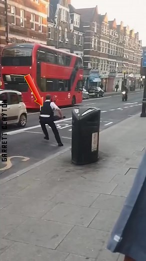 28K views · 23 reactions | Khi cảnh sát nước ngoài tấu hài | Hieu Truong | Facebook