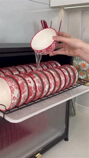 Draining storage, clean bowls and dishes make kitchen look better
