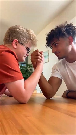 Foltyn Lost to a Kid in an Arm Wrestling Match 😱💪#roblox #foltyn #funny