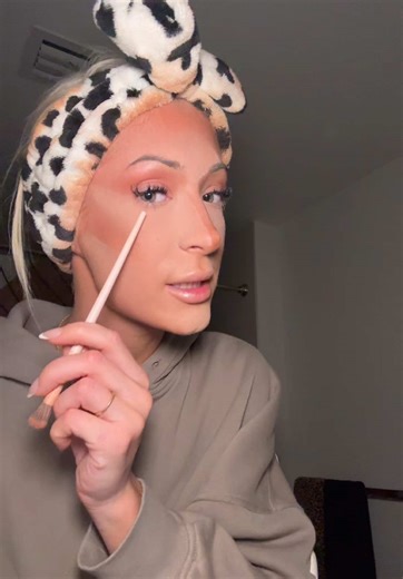 Miami Makeup Tutorial for Bartenders