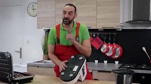 [Vidéo] 🎥 C'est le grand amour entre vous et votre robot de cuisine Silvercrest 💞 Mais aujourd'hui, il vous lâche et affiche un code erreur E3 ❗ Visiblement, il y a surchauffe !! La douche froide n'est pas conseillée 🚿 mais un coup d'oeil sur cette vidéo vous expliquera comment contrôler la carte électronique qui est peut-être endommagée 🔧⚙ | SOS Accessoire