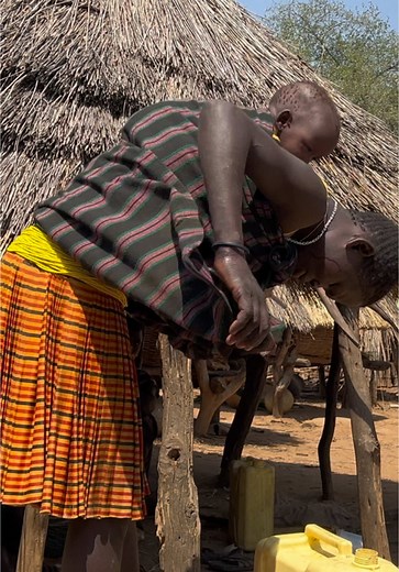 How African Village Women Wrap Babies on Their Backs
