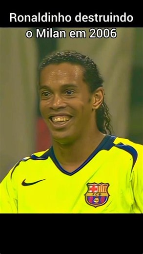 Ronaldinho humilhando o Milan em 2006