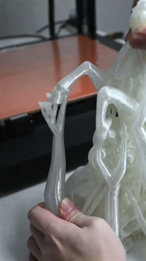 Talented horses are common, but 3D printing is rare.