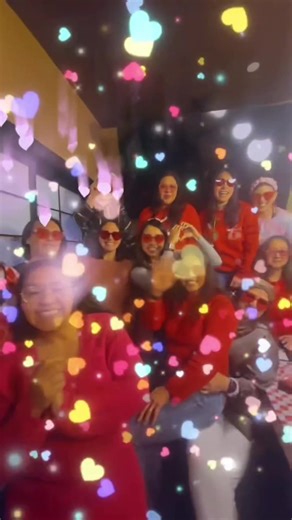 Happy Valentine’s Day from some of us girls! #valentinesday #runners #runlikeagirl #galentines #runtok