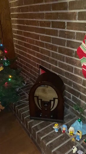 #vintage #nostalgia #christmasdecor #radio