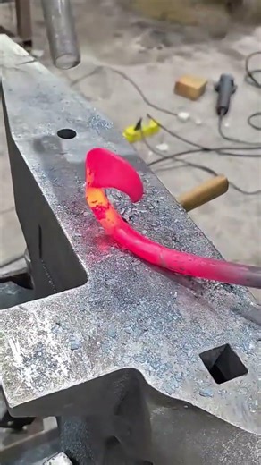 Artistic Metal Forging to Create a Decorative Spiral