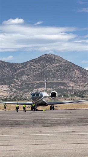 Private Jet Life: Billionaire Lifestyle & Private Aviation Explained