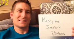 Man Secretly Proposes To Girlfriend Every Day For A Year