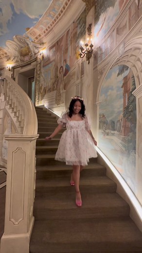 Flower princess at The Perrine Restaurant #Perrine #perrinerestaurant #frenchrestaurant #nycrestaurants #nycfood #fyp #5thave #manhattannewyork #rotunda #tajhotel