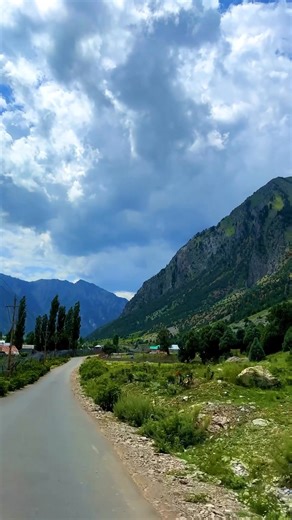 The Gurez valley is known for its untouched wilderness, unique logwood houses, and the serene atmosphere created by the river's flow and surrounding peaks.😍♥️ #gurezvalley #viralvedio #visit | 𝖤𝖷𝖯𝖫𝖮𝖱𝖤 𝖦𝖴𝖱𝖤𝖹 𝖳𝖴𝖫𝖠𝖨𝖫