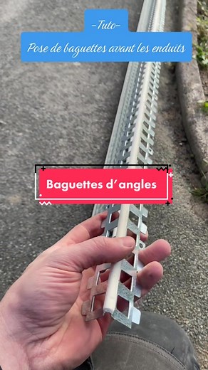 Comment poser des baguettes d'angle pour enduit ?