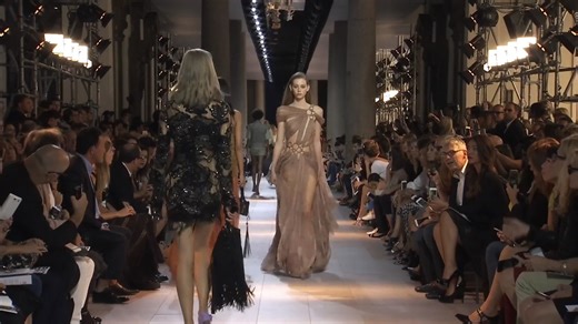 意大利高级时装品牌Roberto Cavalli（罗伯特·卡沃利）2016年春夏季秀场