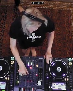 Powered by energy from another planet, Ellen Allien brings her techno groove to quarantine. 👽blrrm.tv/ellenallien | Boiler Room