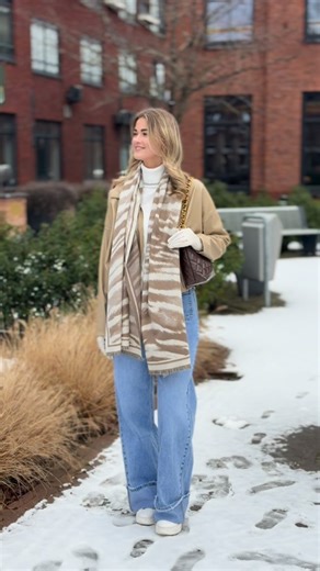 't Brandputje Boetiek on Instagram: "❄️🛍 SNOW STYLE ALERT 🛍❄️ Sneeuwvlokjes of niet… de nieuwe outfits van Floor wil je écht niet missen! 😍 Van een classy cape van Tramontana tot een roze bomber en een trendy leatherlook jasje — deze drie winterlooks zijn warm, stijlvol én super draagbaar. Maar we snappen je helemaal: glibberen door de sneeuw naar de winkel is nu niet ideaal 🧊 Daarom… alles is gewoon te bestellen via WhatsApp! 06-57274695📲 Makkelijk, snel en zo bij je thuis afgeleverd. Zin