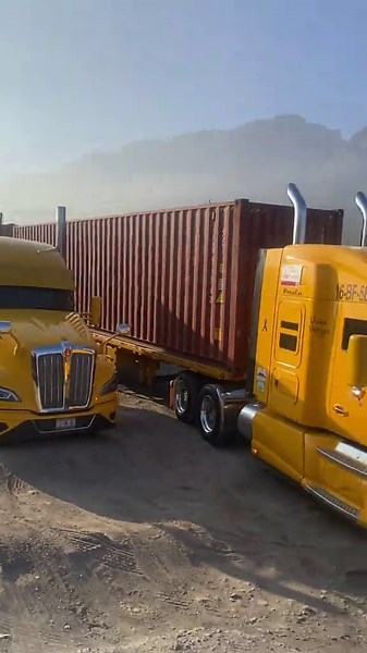 Hay por si los conocen plebes etiquétenlos,chulada de carrotes pues..!🤑❤️‍🔥#amosdela57🛣🚛🚛🚛🚛💊💊🚬😎saludos #modulando_sobre_la_57😎🇲🇽💯 #purocarrosexi🇲🇽🤘 #trailerosmexicanos🇲🇽💯😎 #traileros_cachimberos_moviendo_a_mexico