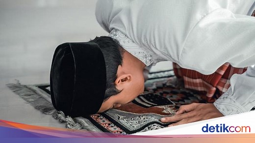 Bacaan Sholat 5 Waktu Lengkap dari Niat sampai Salam