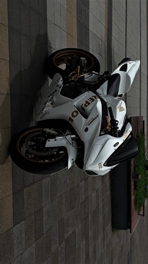 CBR1000RR SC57 White REPSOL: specs, features and bike highlights