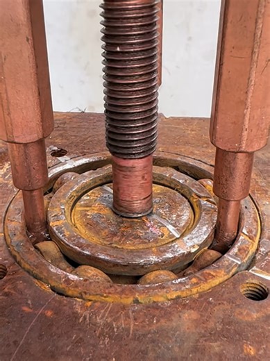 Efficient Bearing Disassembly with a Universal Puller