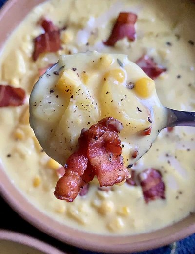 Creamy Cheddar Cauliflower Corn Chowder