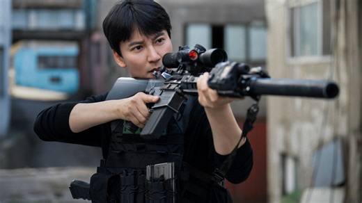 Gros flingues et société qui s'effondre... Ce thriller du Top 10 Netflix est une série coup de cœur !