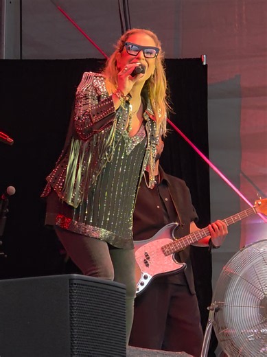 Anastacia live in Balingen performing Sweet Child O' Mine