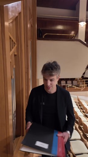 Symphonieorchester des Bayerischen Rundfunks on Instagram: "Meet organist Johannes Berger — bringing cathedral-power to the stage! On tour with us, he added majestic depth and sonic color in Janáček’s „Taras Bulba“ and crowned the orchestra with the full majesty of the “queen of instruments.” 👑🎹✨ (c) BR / Felix Hentschel #brso #symphonieorchesterdesbayerischenrundfunks #sirsimonrattle #brsoontour #classicalmusic #orchestra #concert #organ #tarasbulba #organist"