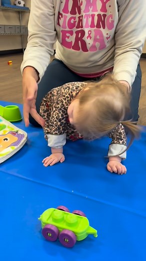 We are so proud of this little one at Arkids Trumann! 👏💛 Sitting up independently and bearing weight through the arms with excellent head control and extension, what amazing progress! | Arkids Pediatric Day Centers
