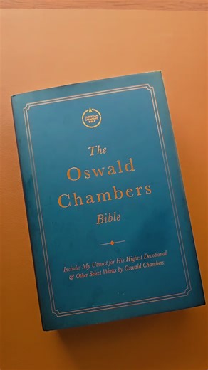 📖 NEW BIBLE 📖 CSB - THE OSWALD CHAMBERS BIBLE Includes My Utmost for His Highest Devotional & Other Select Works by Oswald Chambers A FEW FEATURES: 🔵 devotional and reading plan 🔵 commentary by Oswald Chambers 🔵 topical articles 🔵 book introductions 🔵 footnotes 🔵 concordance 🔵 maps ......and so much more! My favorite feature about this Bible is the year long reading plan and devotional. Also, the black Bible font is a larger than the normal size Bible font, and the chapter numbers and t