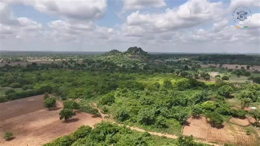 Notre ambition repose sur une conviction forte : le développement doit être inclusif et profiter à chaque Ivoirienne et chaque Ivoirien, sur l’ensemble du territoire national. À travers des infrastructures modernes, le développement du numérique, de pôles économiques régionaux, de villes durables et d'une économie verte, nous construisons une Côte d’Ivoire plus compétitive, mieux connectée et plus prospère. | Alassane Ouattara