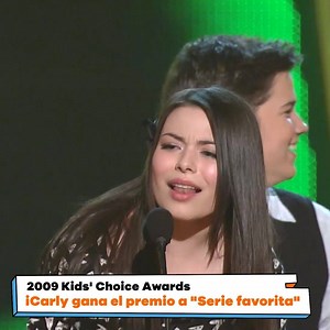 3M views · 10K reactions | ¡OMG! 朗 ¡Cuando ganaron el blimp a la Serie Favorita en los #KCA 2009 y 2010 fue MUY emocionante!  ¿Qué momento de #iCarly recuerdas con mucho amor?  | Nickelodeon en Español | Facebook