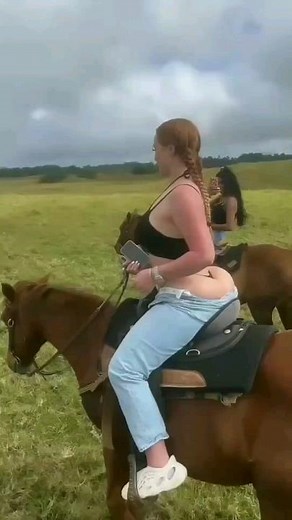 big booty ass shaking horse riding #youtubeshorts @twerkdanc666 #shorts #viral