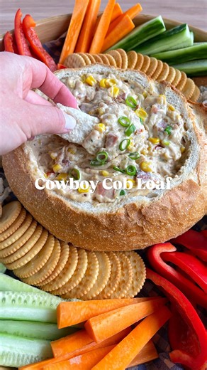 Another delicious version of Cob Loaf ✨ Cowboy Cob Loaf ✨ 🤠INGREDIENTS 1 medium cob loaf 1 onion, finely chopped 500g streaky bacon, chopped 50g sun-dried tomatoes, finely chopped 420g can corn kernels, drained 125g sour cream 250g cream cheese 1 onion soup sachet, 35g 1 cup milk 100g mozzarella, grated 2 spring onions 1 Tbsp chipotle sauce, optional TO SERVE Raw vegetables, sliced to serve Crackers, optional 🤠INSTRUCTIONS 1. Cob loaf: Preheat the oven to 170°C fan bake. 2. Cut the top off the