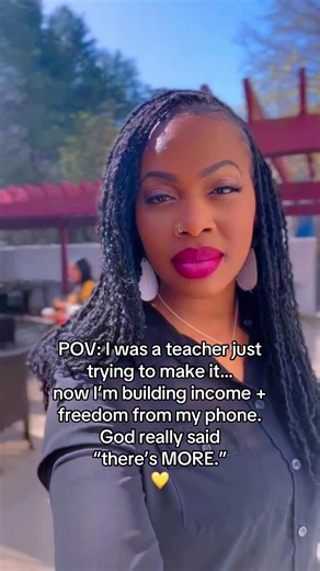 Whew… this life is not what I imagined 😮‍💨 I was out here teaching, doing my best, loving my babies, and still feeling like I had to stretch every dollar and hold everything together. But God has been shifting my mindset, my faith, and my finances little by little. Now I’m building a real side income from my phone, pouring into other women, and creating options for my family that I didn’t have before. And I’m not saying it’s perfect… I’m saying it’s POSSIBLE. 💛 If you’ve been feeling like “it