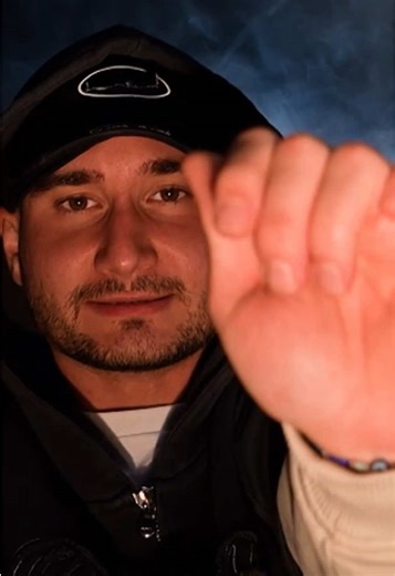 🤪 Събков събира в себе си множество различни личности, включително и образите на професионален готвач, бъдещ книгоиздател и рапър с роднински връзки в елита на българската естрада.​ 🤔 Ще му бъде ли това достатъчно, за да се превърне в следващия голям победител в Hell's Kitchen обаче?​ #hellskitchen #hellskitchenbulgaria #hellskitchen8 #chefAngelov #novatv