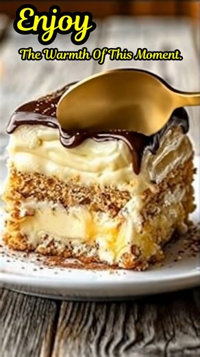 Christmas No-Bake Chocolate Eclair Cake – Don’t Lose This Recipe Silky layers, chocolate finish Christmas desserts don’t always need an oven to feel special. This Christmas no-bake chocolate eclair cake is cool, creamy, and quietly luxurious—soft custard layers resting between tender biscuits, finished with a glossy chocolate blanket. It’s the kind of Christmas dessert that chills patiently in the fridge while the house fills with calm, candles, and low winter light. One slice tells the whole Ch