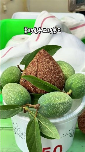 Every time I pass by this big tree on Kaige Road, I can't help but stop for a refreshing treat #K...